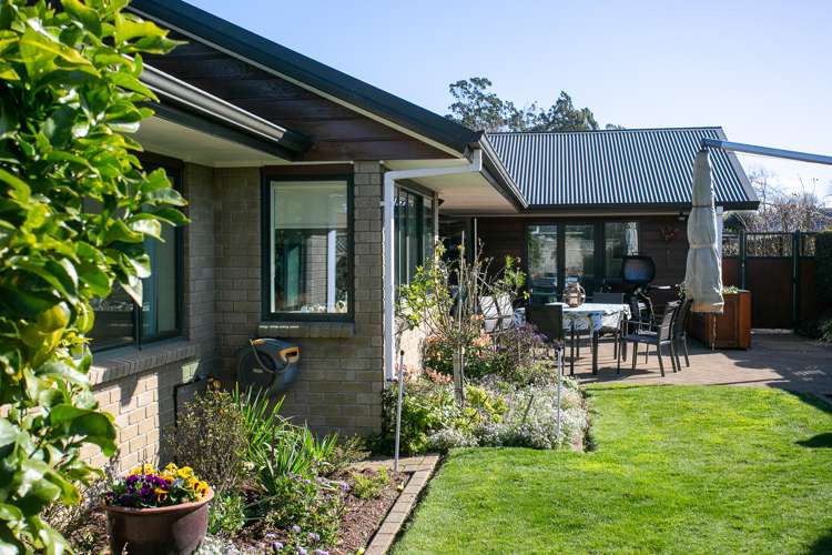 10 Fairburn Place Leamington_24