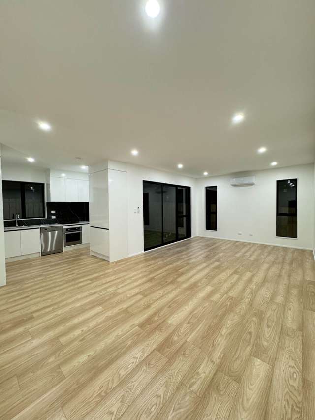 Stylish & Spacious Home at 25A Evandale St, Gl...