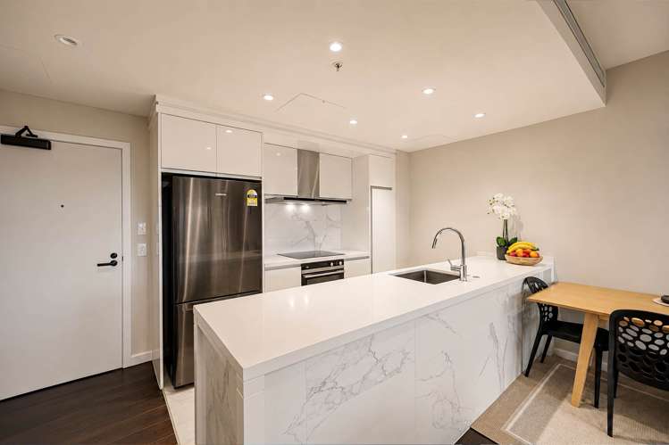 1005/47 Beach Road City Centre_16
