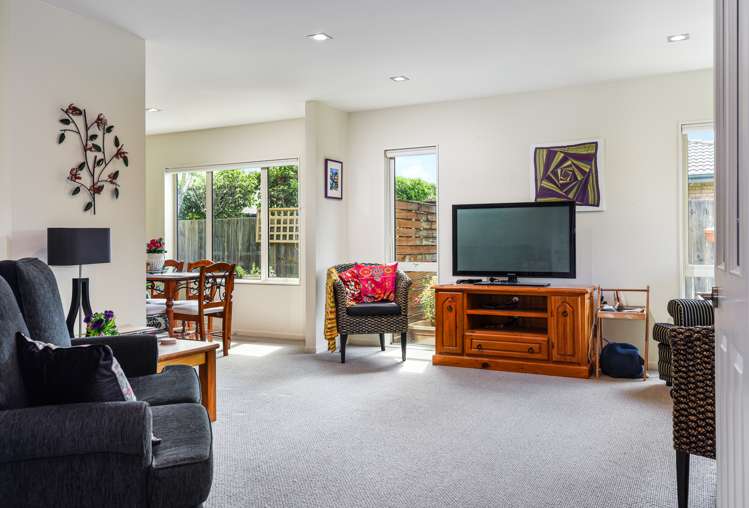 32 Carroll Place Owhata_5