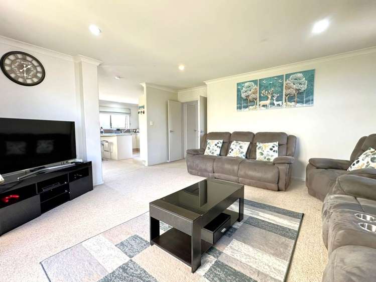 53 Sunningdale Street Wattle Downs_25