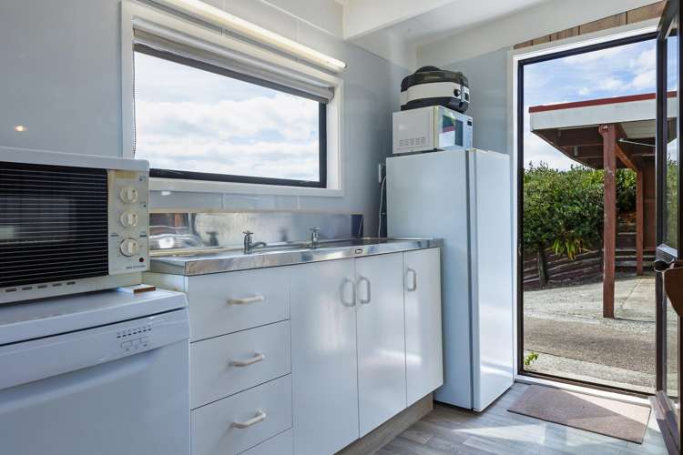 20 Leslie Road Cable Bay_27