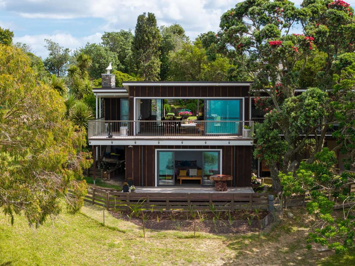 Island Living Moturoa Island_1