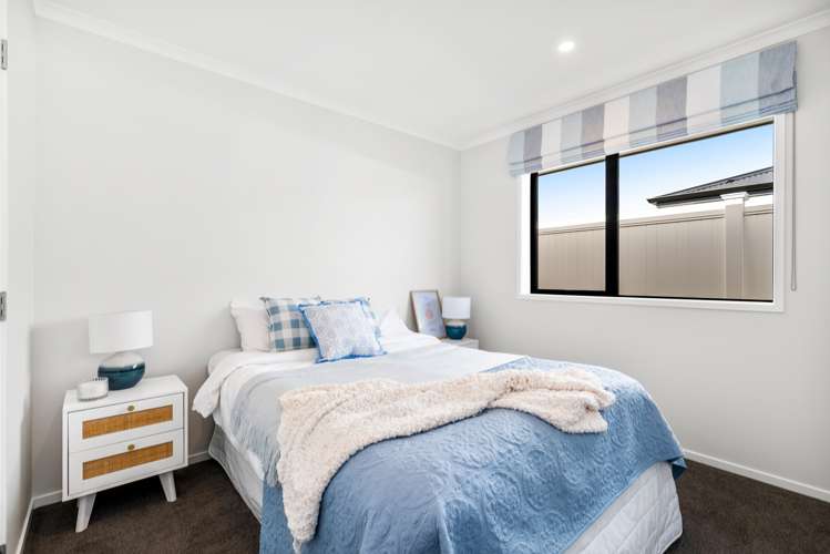 17 Saint Michael Crescent One Tree Point_15