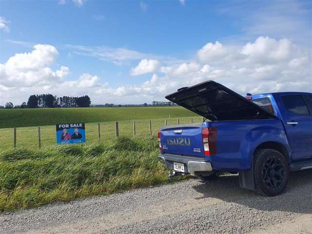 TEAM LEWIS - DESIRABLE COUNTRY BLOCK