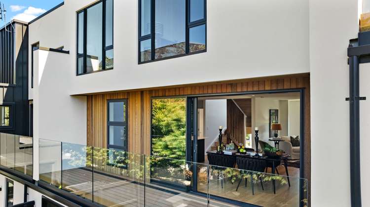 2/11 Carlton Mill Road Merivale_1