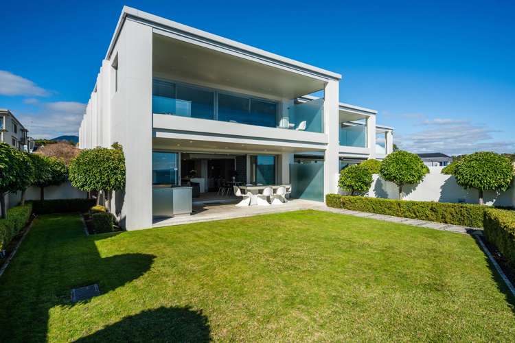 1/225 Lake Terrace Waipahihi_2