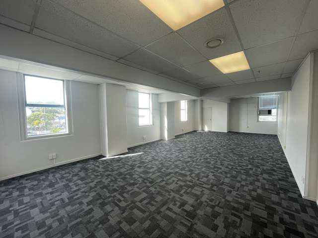 Well-positioned office suite