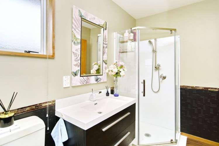 2/66 Dunedin Street Redwood_13