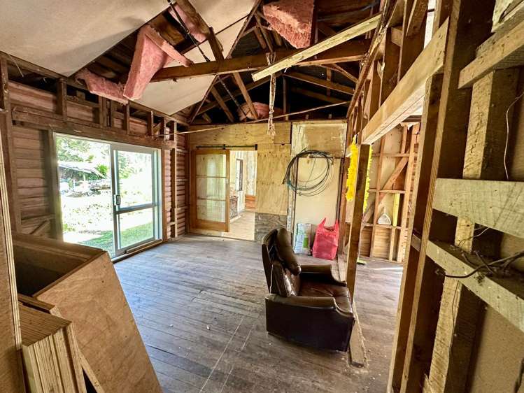 17 Tongaporutu Road Ohura_8