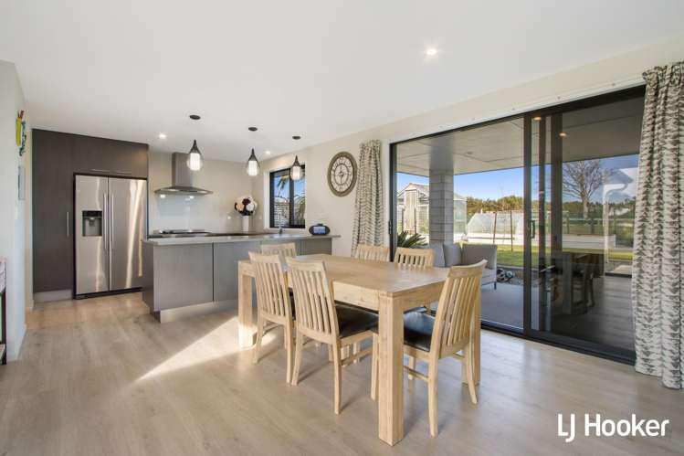 19 Athenree Heights Athenree_10