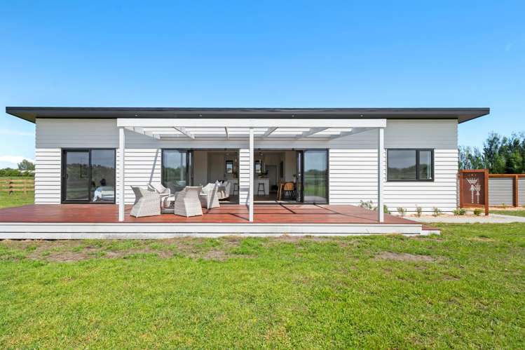  1121 Parewanui Road Parewanui_1