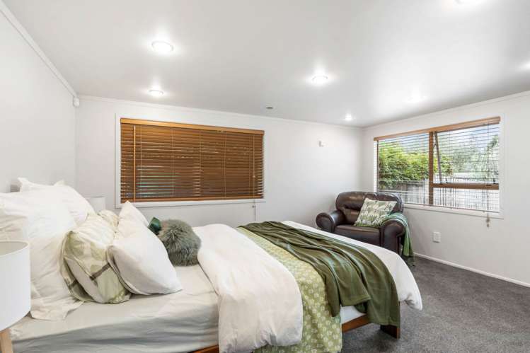 37 Sherwood Avenue Te Atatu South_13