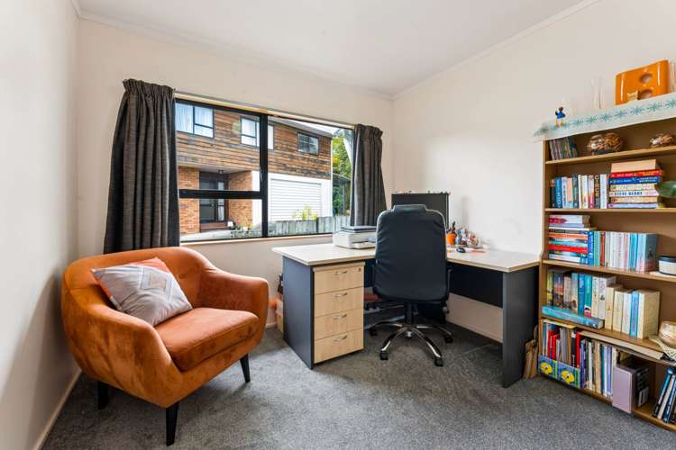 1/19 Greenvalley Rise Glenfield_6