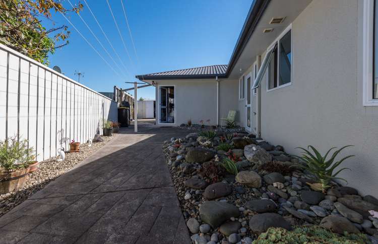 12 Kate Edgar Place Stoke_23