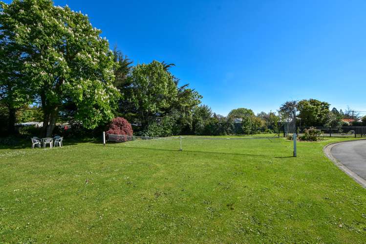 258 High Street North Carterton_16