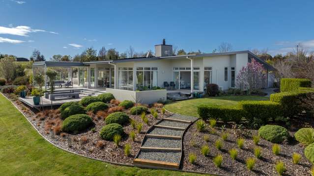 A Home That Captures Both Heart and Horizon