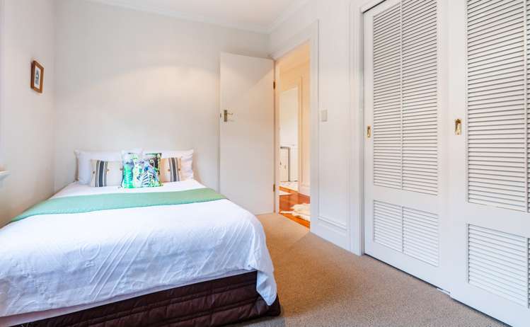 63 Staincross Street Green Bay_14