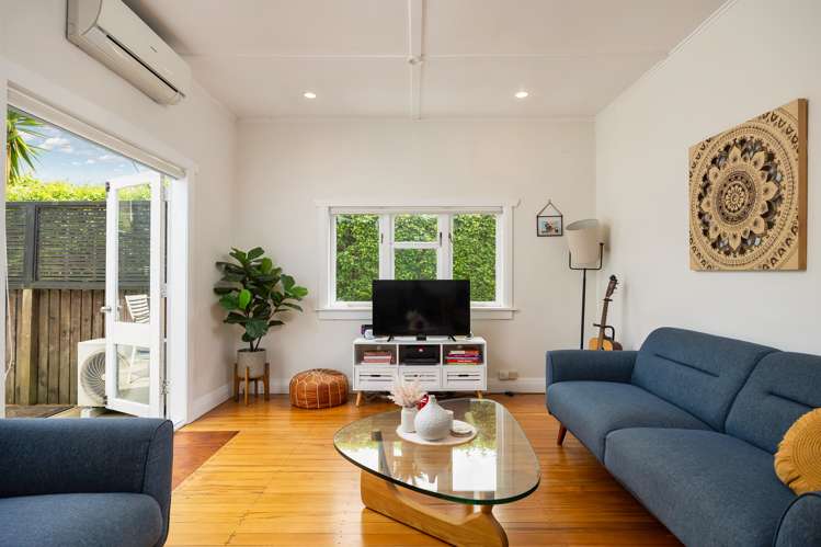 6 Phyllis Street Mount Albert_9