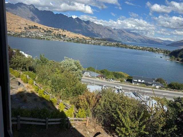 Stunning Queenstown 4BR Haven!