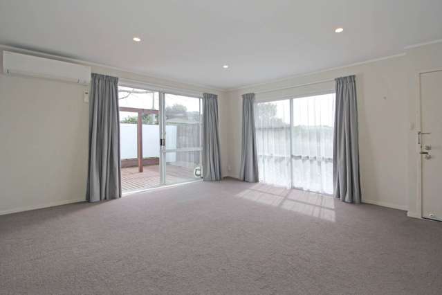 1/4 Aylmer Court Eastern Beach_3