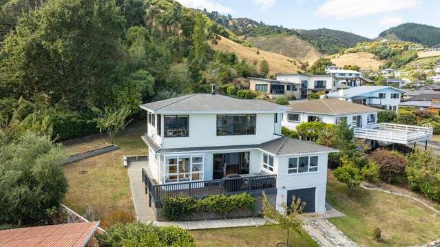 Sea Views, Private 1222sqm Section, Parking Galore