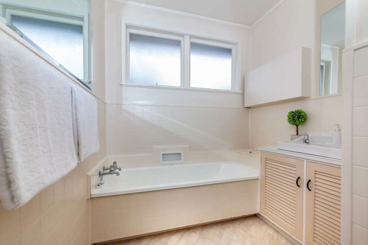 65 Royal View Road Te Atatu South_16