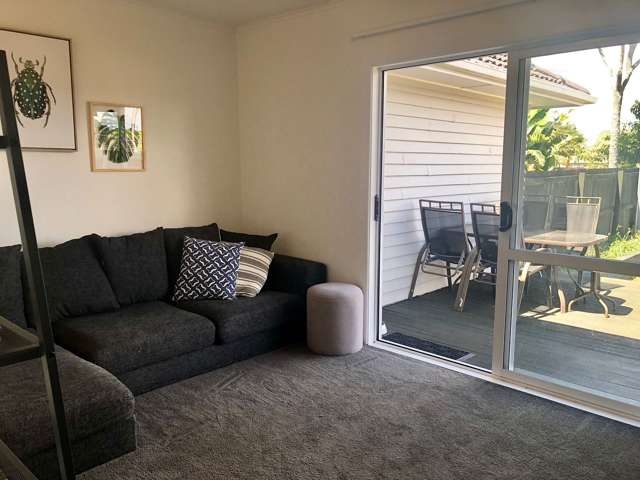 Cozy 1-Bedroom Duplex in Ellerslie – Furnished