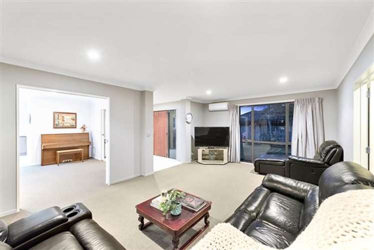 8 Somerton Drive Huntington_8