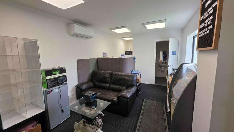 Unit 1, 39 Kairua Road Hornby_4