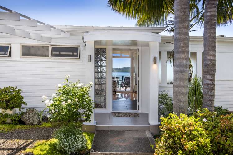 90 Seacliffe Avenue Narrow Neck_11