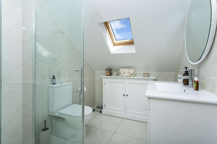 10 Olwyn Place Greenhithe_17