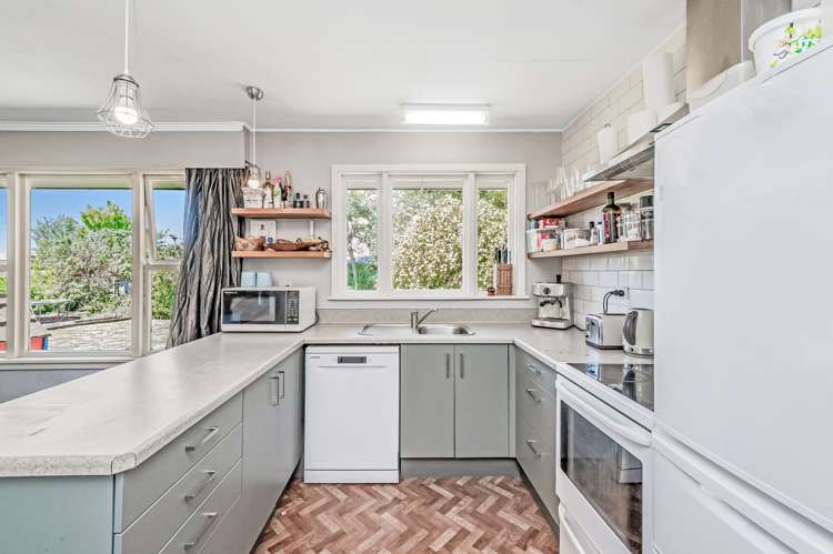 5669 West Coast Road Springfield_9