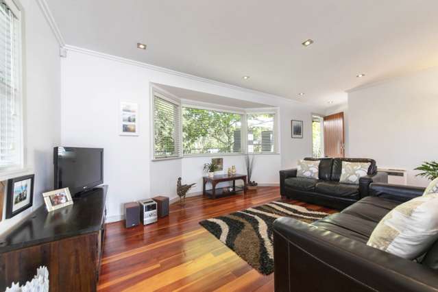 35 Derwent Crescent Titirangi_4