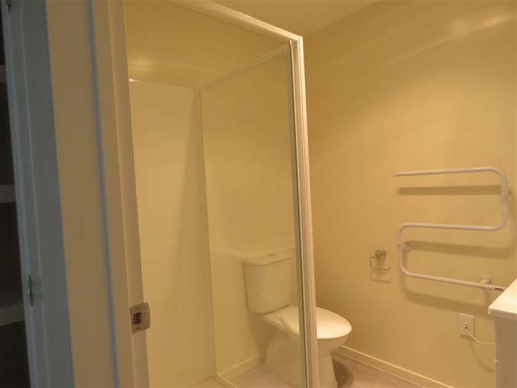 2 Clinton Lane Woolston_9