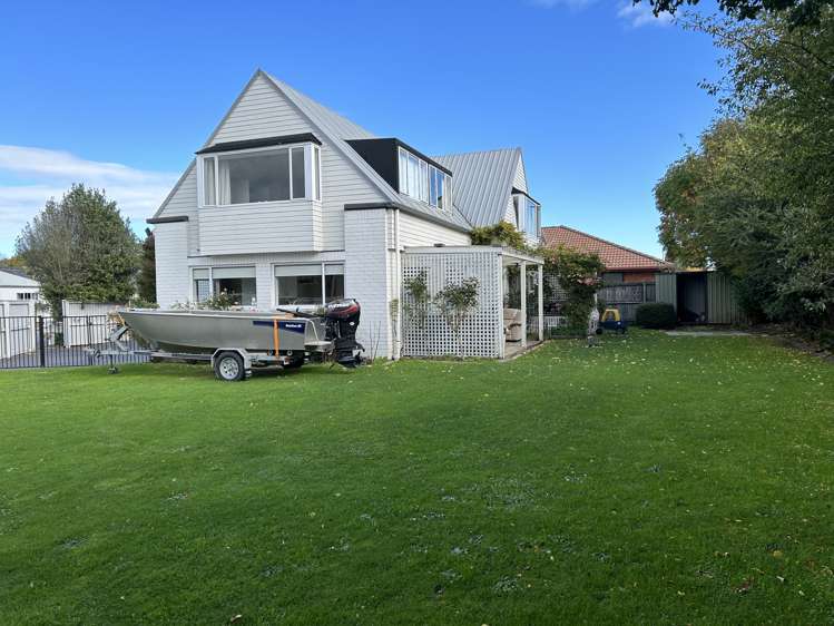 77 Regency Crescent Redwood_19