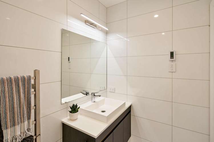 2 Huia Road Days Bay_17