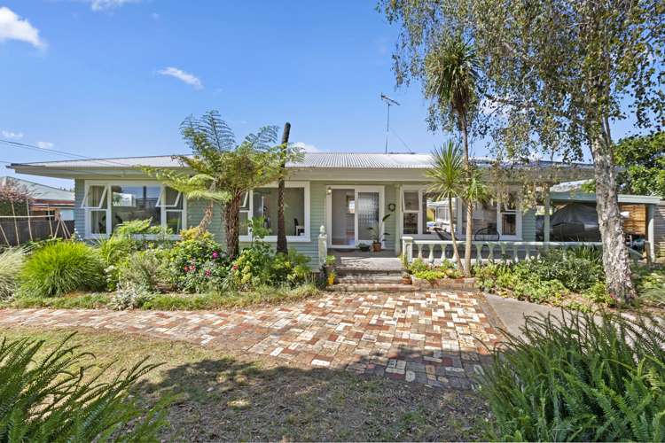 21 Lorenzen Bay Road Raglan_13