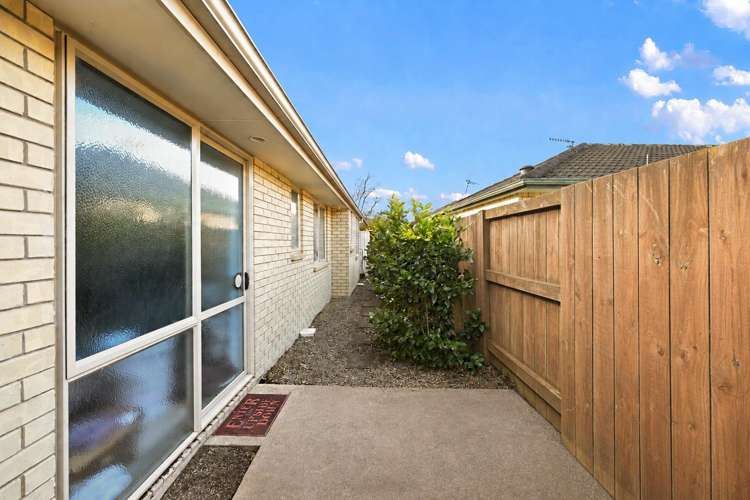 221 Old Farm Road Hamilton East_18