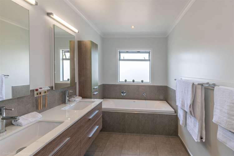 75 Brass Road Ahipara_17