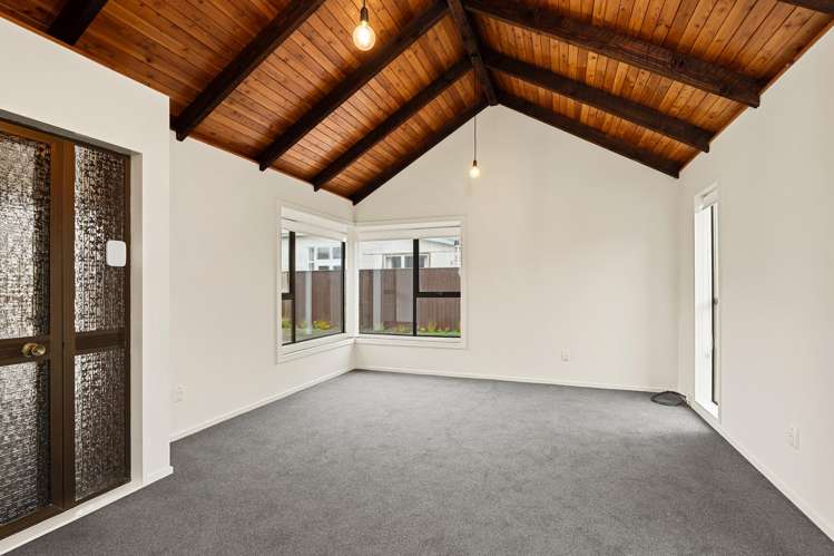 2/146 Stanmore Road Linwood_3