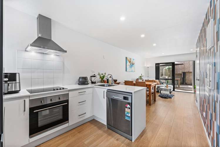 4/6 South Pacific Place Henderson_15