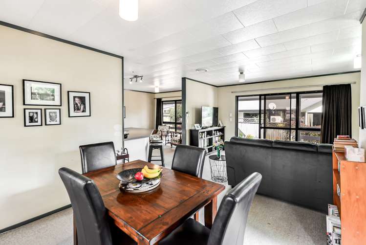 14 Oregon Crescent Glenview_13