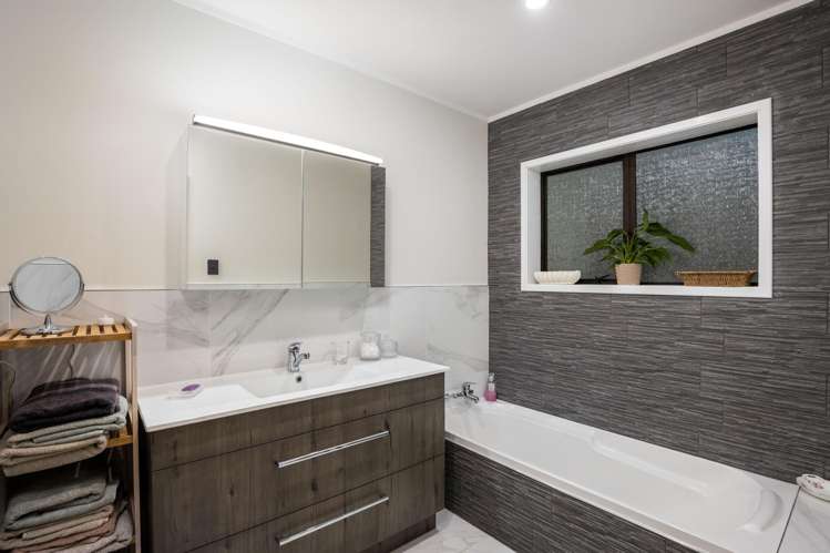 32 Airport Drive Bell Block_14