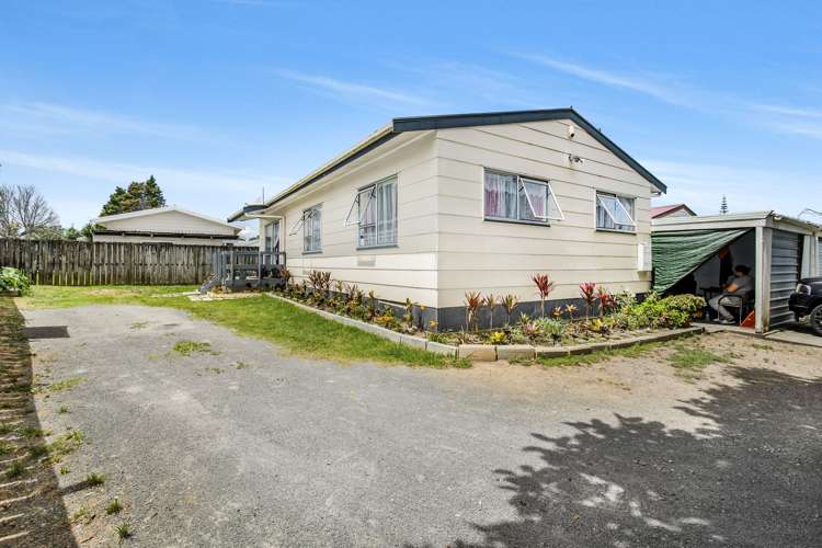 2/2 Hatherley Place Clendon Park_11