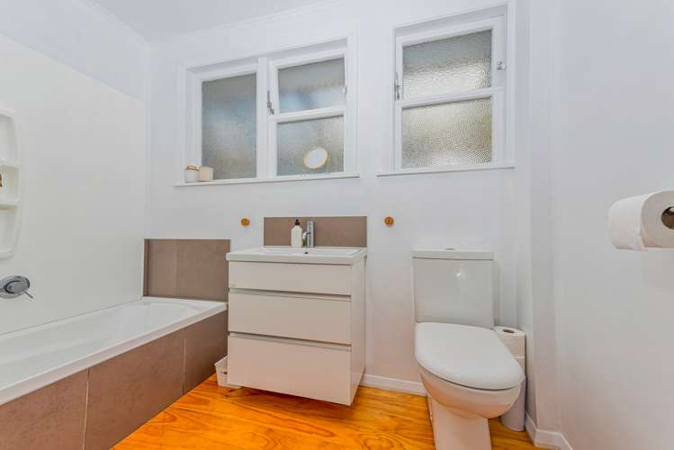 10 Marie Crescent Te Atatu South_16