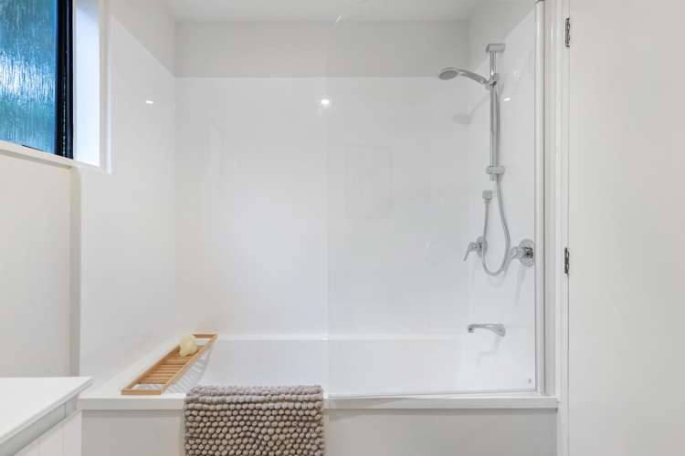 17b Wynyard Crescent Fernhill/Sunshine Bay_11