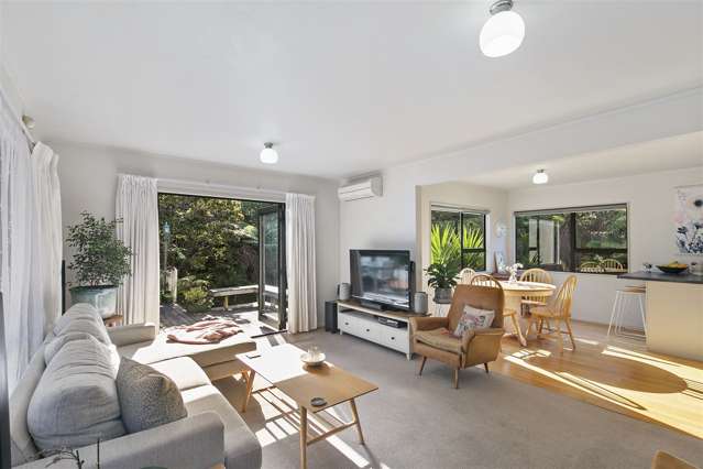 2/89 Unsworth Drive Unsworth Heights_4