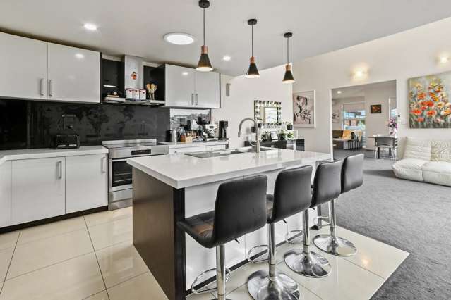 Generous 285m² House & 2318m²Land!!!