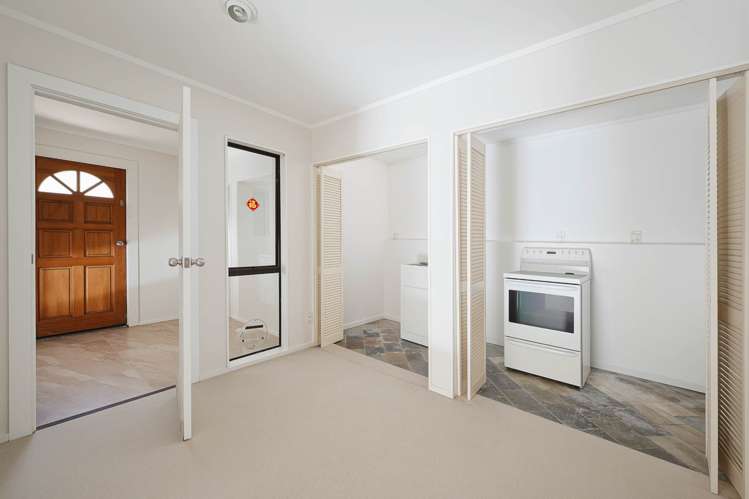 14 Montressor Place Mellons Bay_17